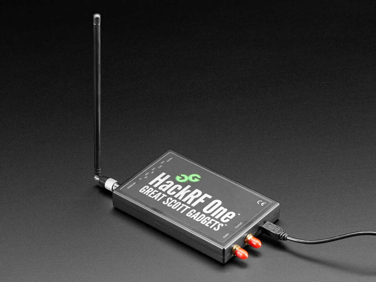 대표적인 SDR 중 하나인 HackRF One